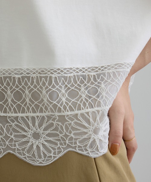 SALON adam et rope'(サロン アダム エ ロペ)の「アラベスクスカラップレースTシャツ(Tシャツ/カットソー・レディース・オフホワイト/ブラック・FREE)」の15枚目の写真