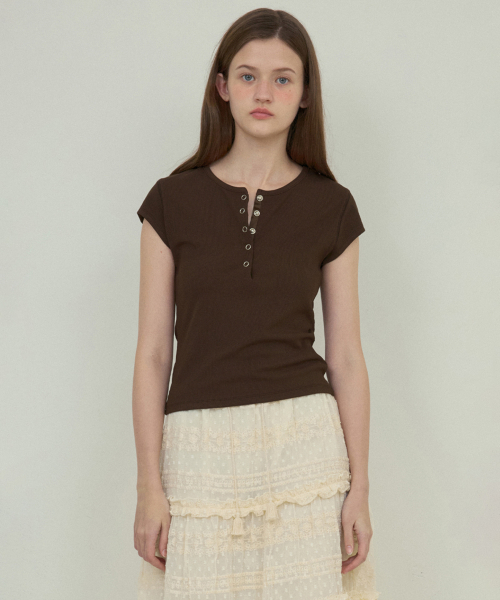 OURNOSTALGIA(アワー ノスタルジア)の「Vintage Snap henryneck t-shirt_Brown(O25-TP12)(Tシャツ/カットソー・レディース・ブラウン・FREE)」の4枚目の写真