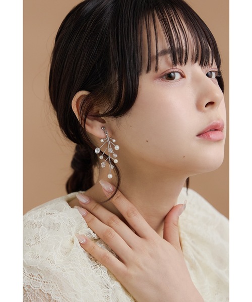 niana(ニアナ)の「パールビジューブランチイヤリング ゴールド シルバー 結婚式 二次会 同窓会 成人式 パーティー お呼ばれ オケージョン フォーマル(イヤリング・レディース・シルバー/ゴールド・FREE)」の1枚目の写真