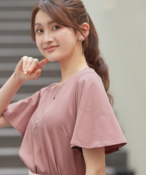 Tiaclasse(ティアクラッセ)の「【おのののかさん着用】「サマケア」キーネックフレアスリーブトップス(Tシャツ/カットソー・レディース・ブラック/グレイッシュベージュ/グリーン/ピンク/オフホワイト・XL/XXL)」の16枚目の写真