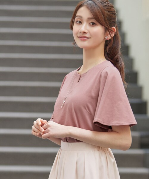 Tiaclasse(ティアクラッセ)の「【おのののかさん着用】「サマケア」キーネックフレアスリーブトップス(Tシャツ/カットソー・レディース・ブラック/グレイッシュベージュ/グリーン/ピンク/オフホワイト・XL/XXL)」の18枚目の写真