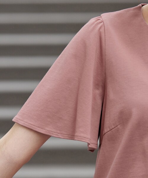 Tiaclasse(ティアクラッセ)の「【おのののかさん着用】「サマケア」キーネックフレアスリーブトップス(Tシャツ/カットソー・レディース・ブラック/グレイッシュベージュ/グリーン/ピンク/オフホワイト・XL/XXL)」の7枚目の写真