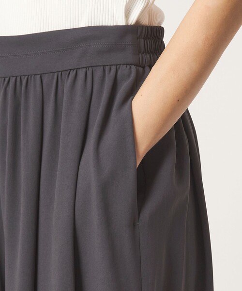 green label relaxing（グリーンレーベルリラクシング）の「［size SHORTあり］ジョーゼット フレア タック ワイド パンツ（その他パンツ・レディース・ダークブラウン/ダークグレー・FREE/SHORT）」の10枚目の写真