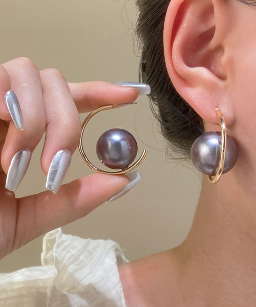LA VORAGINE(ラ ヴォラジネ)の「5 色展開 大粒エコパール フープピアス 個性的 シンプル(ピアス(両耳用)・レディース・ゴールド/C/A/シルバー/B・L/M)」の5枚目の写真