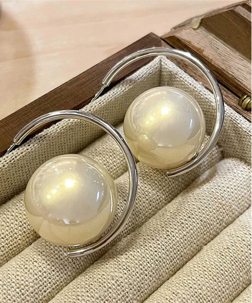 LA VORAGINE(ラ ヴォラジネ)の「5 色展開 大粒エコパール フープピアス 個性的 シンプル(ピアス(両耳用)・レディース・ゴールド/C/A/シルバー/B・L/M)」の2枚目の写真