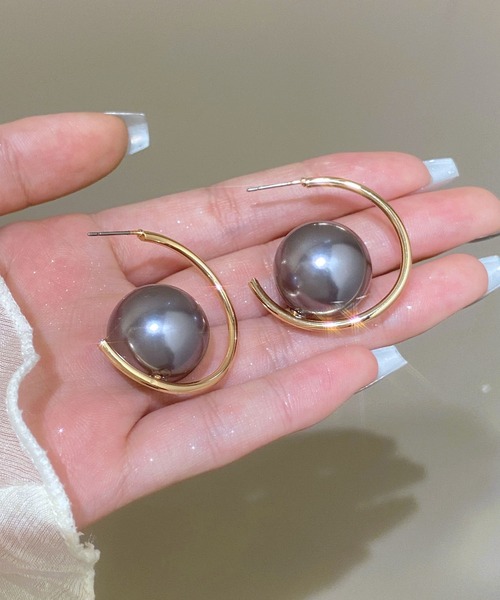 LA VORAGINE(ラ ヴォラジネ)の「5 色展開 大粒エコパール フープピアス 個性的 シンプル(ピアス(両耳用)・レディース・ゴールド/C/A/シルバー/B・L/M)」の9枚目の写真