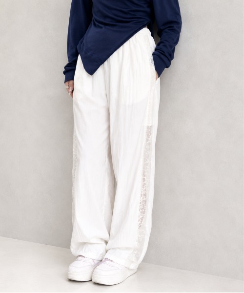 GREENHOX(グリーンホックス)の「レース切り替えワイドパンツ(その他パンツ・レディース・ライトブルー/アイボリー・MEDIUM/LARGE)」の4枚目の写真