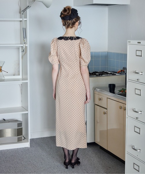 etre loin(エトルワン)の「デコルテレースワンピース / Decollete lace dress(ドレス・レディース・ベージュ/ネイビー/ミント・M)」の16枚目の写真