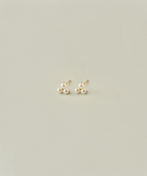 VATSURICA(バツリカ)の「〈VATSURICA〉silver925 / トライアングル パール ピアス(ピアス(両耳用)・レディース・シルバー/ゴールド・FREE)」の1枚目の写真