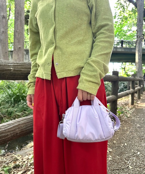 LeSportsac(レスポートサック)の「SHEEN MINI DUFFEL シュガーライラック(ショルダーバッグ・レディース・パープル・FREE)」の4枚目の写真