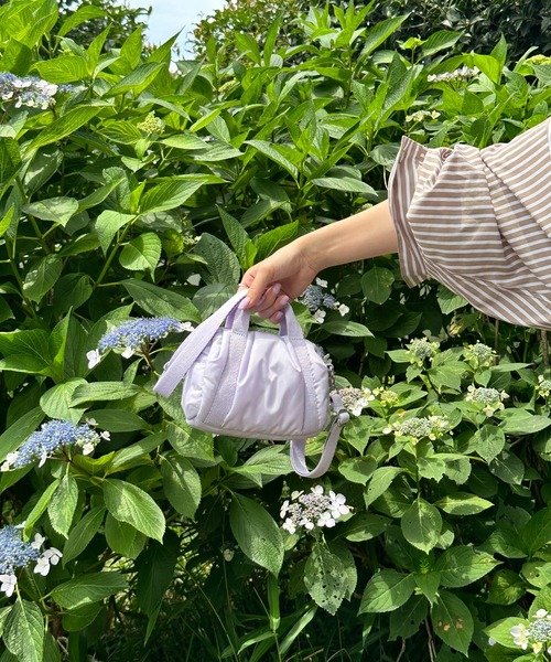 LeSportsac(レスポートサック)の「SHEEN MINI DUFFEL シュガーライラック(ショルダーバッグ・レディース・パープル・FREE)」の3枚目の写真