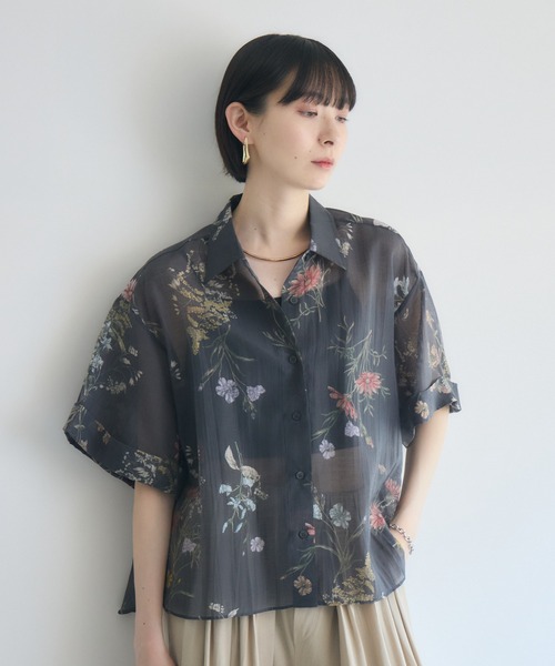 Paradise Picnic（パラダイスピクニック）の「TRANOI. ヴィンテージフラワーシャツ（シャツ/ブラウス・レディース・ブラック/ブラウン/ベージュ・FREE）」の2枚目の写真