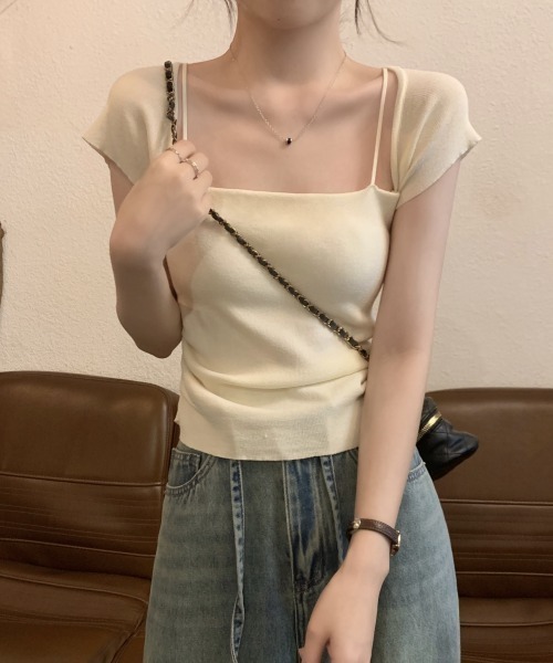 LUCPY(ラクピー)の「レイヤード風キャミドッキングトップス ダブルストラップニット(シャツ/ブラウス・レディース・ホワイト/ブラック/アイボリー・FREE)」の2枚目の写真