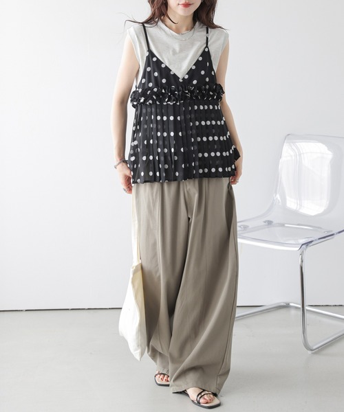 AMELY(エミリー)の「ドット×プリーツキャミソール(キャミソール・レディース・ブラック系・フリー)」の2枚目の写真