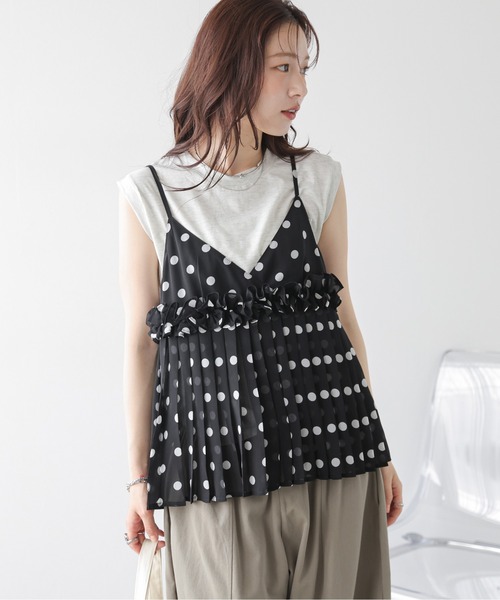 AMELY(エミリー)の「ドット×プリーツキャミソール(キャミソール・レディース・ブラック系・フリー)」の4枚目の写真