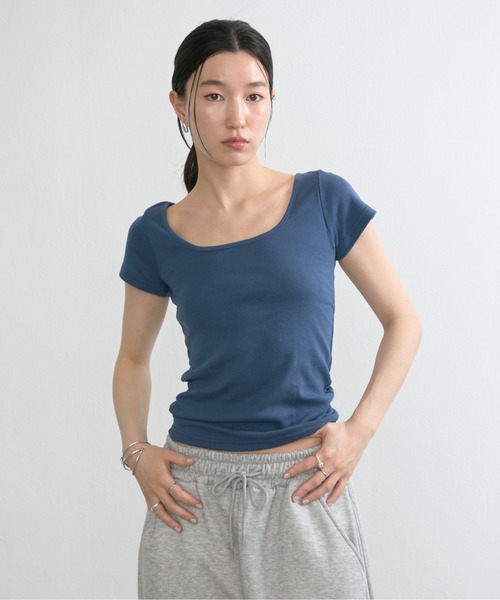 NUJOH(ヌゾ)の「Square Neck Slim Tee / スクエアネックスリムT(Tシャツ/カットソー・レディース・ネイビー/グレー/アイボリー/ブラック・FREE)」の4枚目の写真