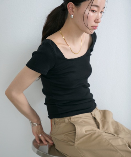 NUJOH(ヌゾ)の「Square Neck Slim Tee / スクエアネックスリムT(Tシャツ/カットソー・レディース・ネイビー/グレー/アイボリー/ブラック・FREE)」の1枚目の写真