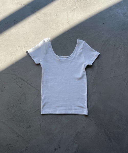 NUJOH(ヌゾ)の「Square Neck Slim Tee / スクエアネックスリムT(Tシャツ/カットソー・レディース・ネイビー/グレー/アイボリー/ブラック・FREE)」の6枚目の写真