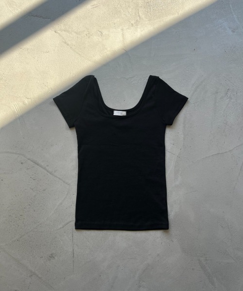 NUJOH(ヌゾ)の「Square Neck Slim Tee / スクエアネックスリムT(Tシャツ/カットソー・レディース・ネイビー/グレー/アイボリー/ブラック・FREE)」の7枚目の写真