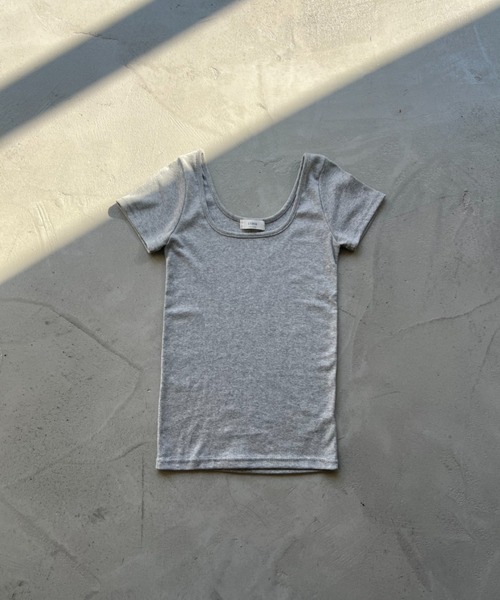 NUJOH(ヌゾ)の「Square Neck Slim Tee / スクエアネックスリムT(Tシャツ/カットソー・レディース・ネイビー/グレー/アイボリー/ブラック・FREE)」の9枚目の写真