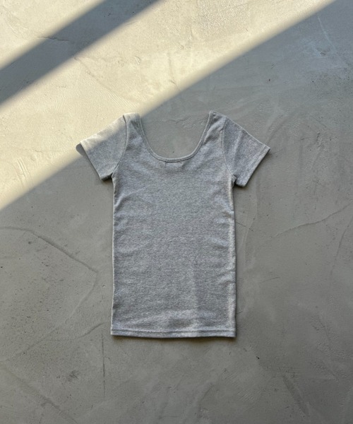 NUJOH(ヌゾ)の「Square Neck Slim Tee / スクエアネックスリムT(Tシャツ/カットソー・レディース・ネイビー/グレー/アイボリー/ブラック・FREE)」の10枚目の写真