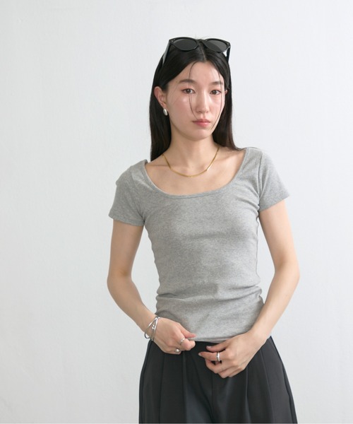 NUJOH(ヌゾ)の「Square Neck Slim Tee / スクエアネックスリムT(Tシャツ/カットソー・レディース・ネイビー/グレー/アイボリー/ブラック・FREE)」の14枚目の写真