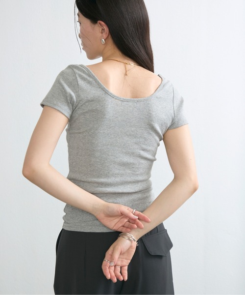 NUJOH(ヌゾ)の「Square Neck Slim Tee / スクエアネックスリムT(Tシャツ/カットソー・レディース・ネイビー/グレー/アイボリー/ブラック・FREE)」の17枚目の写真