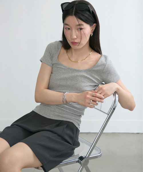 NUJOH(ヌゾ)の「Square Neck Slim Tee / スクエアネックスリムT(Tシャツ/カットソー・レディース・ネイビー/グレー/アイボリー/ブラック・FREE)」の18枚目の写真