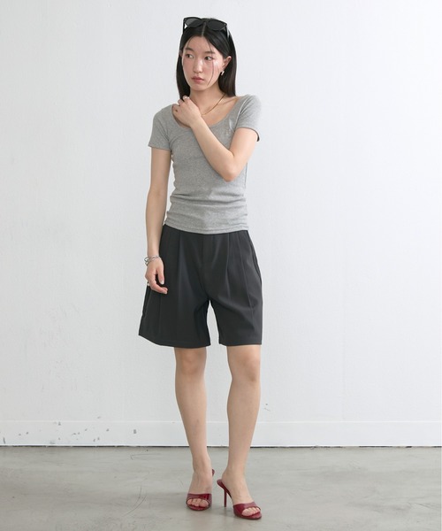 NUJOH(ヌゾ)の「Square Neck Slim Tee / スクエアネックスリムT(Tシャツ/カットソー・レディース・ネイビー/グレー/アイボリー/ブラック・FREE)」の22枚目の写真