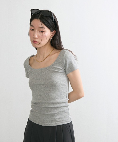 NUJOH(ヌゾ)の「Square Neck Slim Tee / スクエアネックスリムT(Tシャツ/カットソー・レディース・ネイビー/グレー/アイボリー/ブラック・FREE)」の13枚目の写真