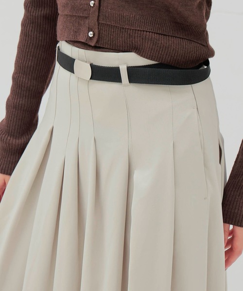 DRESSLAVE(ドレスレイブ)の「irregular tuck belt skirt(イレギュラータックベルトスカート)(スカート・レディース・ネイビー/ベージュ・38/36)」の6枚目の写真