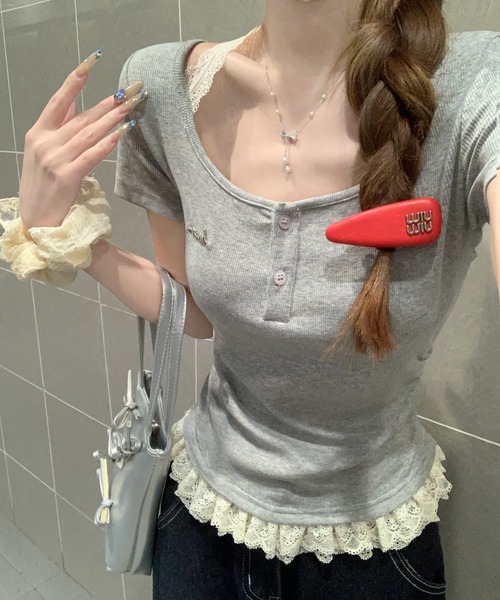 AMAJI(アマジ)の「スクエアネック レース切替 ホルターネック 半袖Tシャツ(Tシャツ/カットソー・レディース・グレー・SMALL/MEDIUM/LARGE/X-LARGE)」の4枚目の写真