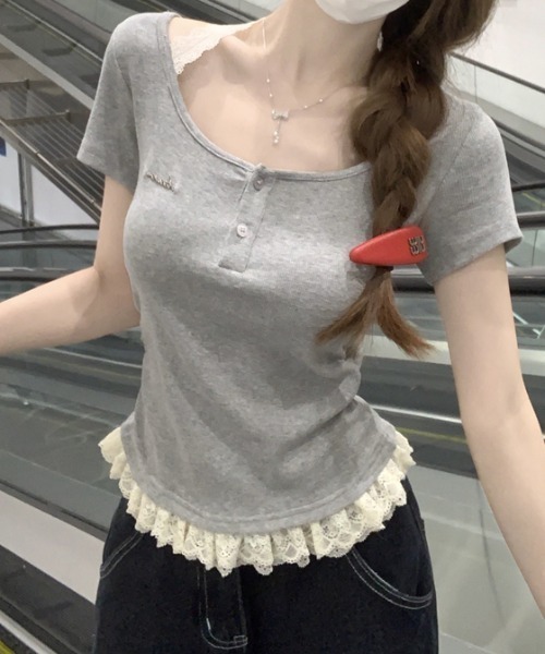 AMAJI(アマジ)の「スクエアネック レース切替 ホルターネック 半袖Tシャツ(Tシャツ/カットソー・レディース・グレー・SMALL/MEDIUM/LARGE/X-LARGE)」の2枚目の写真