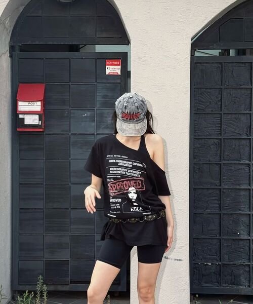 DAUSPICE（ディーオスピス）の「Choreo Rights One-Shoulder T-shirt Black（Tシャツ/カットソー・レディース・ブラック・ONE SIZE）」の4枚目の写真