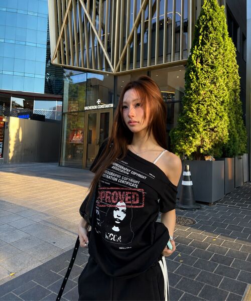 DAUSPICE（ディーオスピス）の「Choreo Rights One-Shoulder T-shirt Black（Tシャツ/カットソー・レディース・ブラック・ONE SIZE）」の6枚目の写真