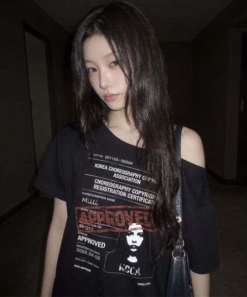 DAUSPICE（ディーオスピス）の「Choreo Rights One-Shoulder T-shirt Black（Tシャツ/カットソー・レディース・ブラック・ONE SIZE）」の7枚目の写真