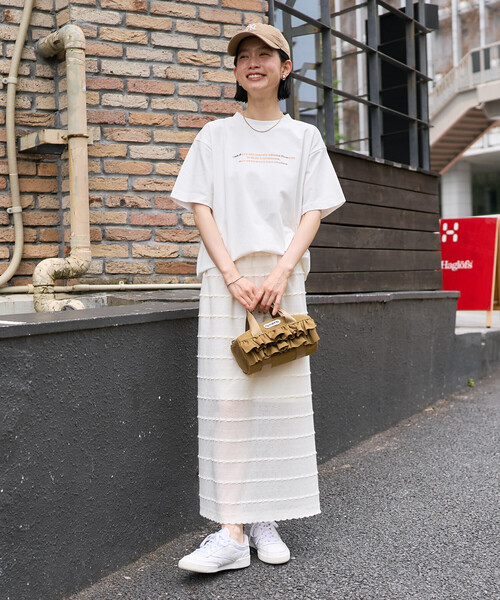 FREAK'S STORE(フリークスストア)の「箔プリント ロゴTシャツ(Tシャツ/カットソー・レディース・オフホワイト/ブラック/ベージュ・フリ-)」の4枚目の写真