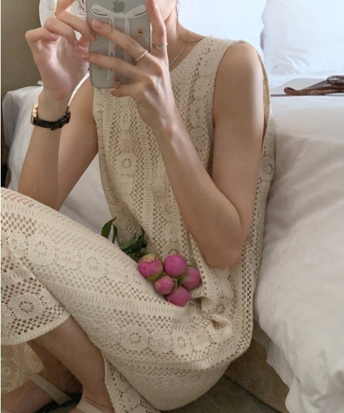 LUCPY(ラクピー)の「クロシェレースノースリーブワンピース(ワンピース・レディース・アイボリー・FREE)」の4枚目の写真