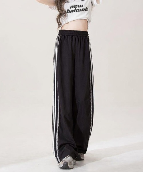 maison de LATIR(メゾンドラティール)の「ラクなのにおしゃれ見えする夏服ナイロンワイドパンツ(その他パンツ・レディース・ホワイト/ブラック・FREE)」の3枚目の写真