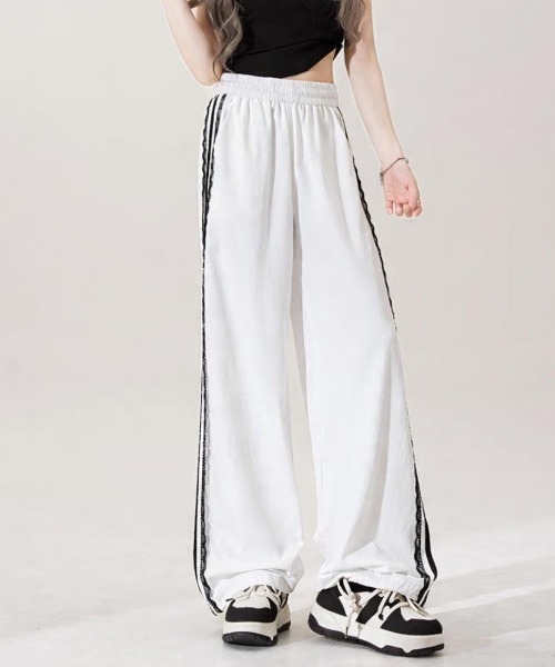 maison de LATIR(メゾンドラティール)の「ラクなのにおしゃれ見えする夏服ナイロンワイドパンツ(その他パンツ・レディース・ホワイト/ブラック・FREE)」の8枚目の写真