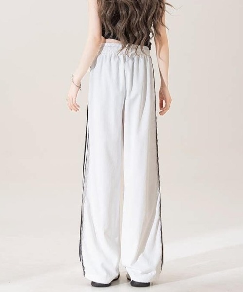 maison de LATIR(メゾンドラティール)の「ラクなのにおしゃれ見えする夏服ナイロンワイドパンツ(その他パンツ・レディース・ホワイト/ブラック・FREE)」の10枚目の写真
