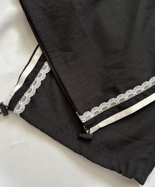 maison de LATIR(メゾンドラティール)の「ラクなのにおしゃれ見えする夏服ナイロンワイドパンツ(その他パンツ・レディース・ホワイト/ブラック・FREE)」の18枚目の写真