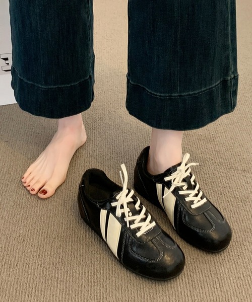 FREE STYLISTS(フリー スタイリスト)の「【Y2Kガーリー】 レトロカラーのヴィンテージ風スニーカー(スニーカー・レディース・ブラック・XL/L/M)」の4枚目の写真