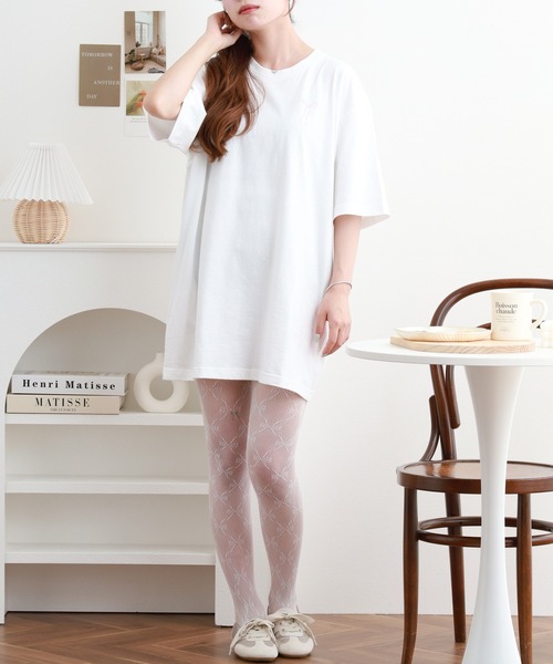 &soiree(アンドソワレ)の「&soiree 【シルエット選べる2サイズ】ロゴデザインリボンTシャツ 半袖(Tシャツ/カットソー・レディース・ピンク/ホワイト/ネイビー・F/M)」の19枚目の写真