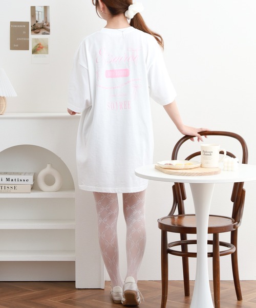 &soiree(アンドソワレ)の「&soiree 【シルエット選べる2サイズ】ロゴデザインリボンTシャツ 半袖(Tシャツ/カットソー・レディース・ピンク/ホワイト/ネイビー・F/M)」の20枚目の写真