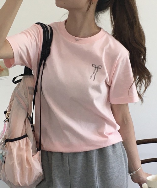 &soiree(アンドソワレ)の「&soiree 【シルエット選べる2サイズ】ロゴデザインリボンTシャツ 半袖(Tシャツ/カットソー・レディース・ピンク/ホワイト/ネイビー・F/M)」の18枚目の写真
