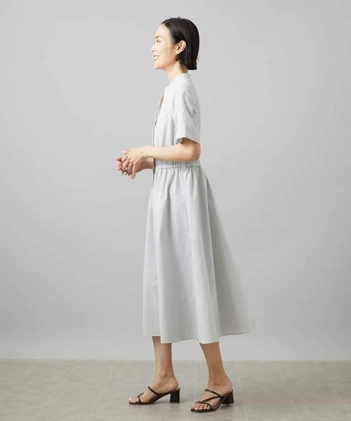 MICHEL KLEIN(ミッシェル・クラン)の「Vネックフレアワンピース(ワンピース・レディース・チャコールグレー/ライトグレー/ネイビー・38/40)」の15枚目の写真