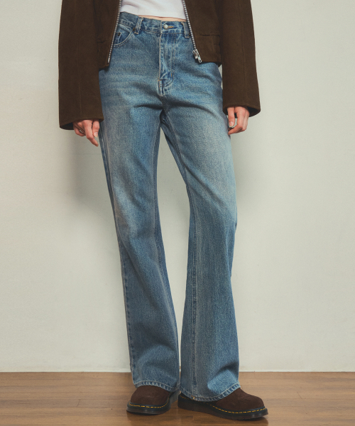 OURNOSTALGIA(アワー ノスタルジア)の「sandwashing bootcut denim jean(デニムパンツ・レディース・ブルー・SMALL)」の3枚目の写真