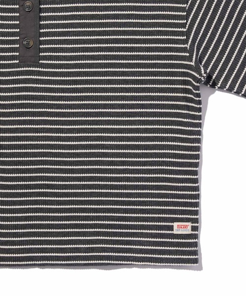 Levi's（リーバイス）の「Levi's/リーバイス DRY GOODS リラックス ロングスリーブ ヘンリーTシャツ（Tシャツ/カットソー・レディース・グレー・XS/S/M）」の8枚目の写真