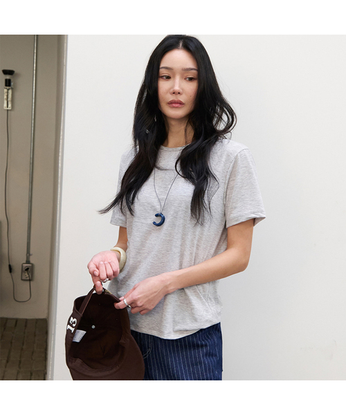 MORVE13(モルブ13)の「モルブカーブネック半袖トップス(Tシャツ/カットソー・レディース・オリーブ/アイボリー/ブラック/チャコール/ライトイエロー/ライトグレー・FREE)」の3枚目の写真